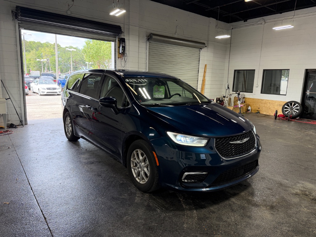 2023 Chrysler Pacifica - $28,999