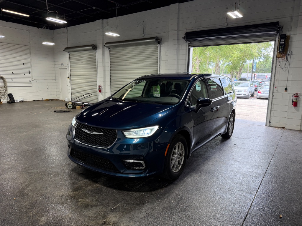 2023 Chrysler Pacifica - $28,999