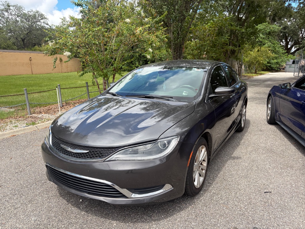 2017 Chrysler 200 - $9,999