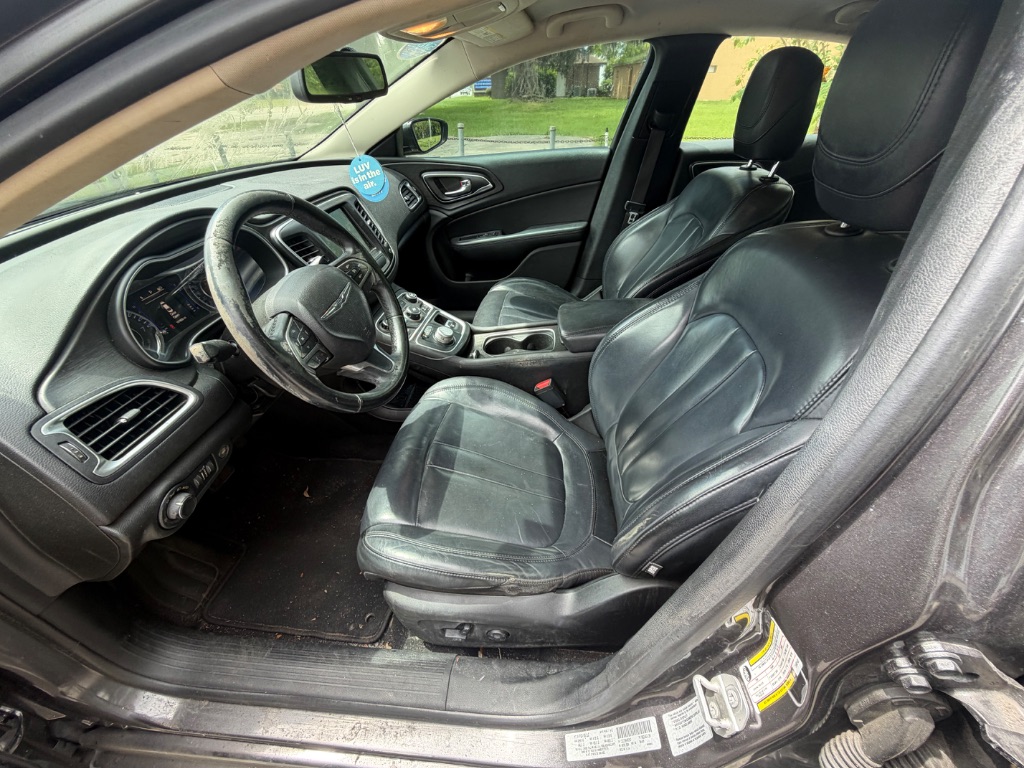 2017 Chrysler 200 - $9,999