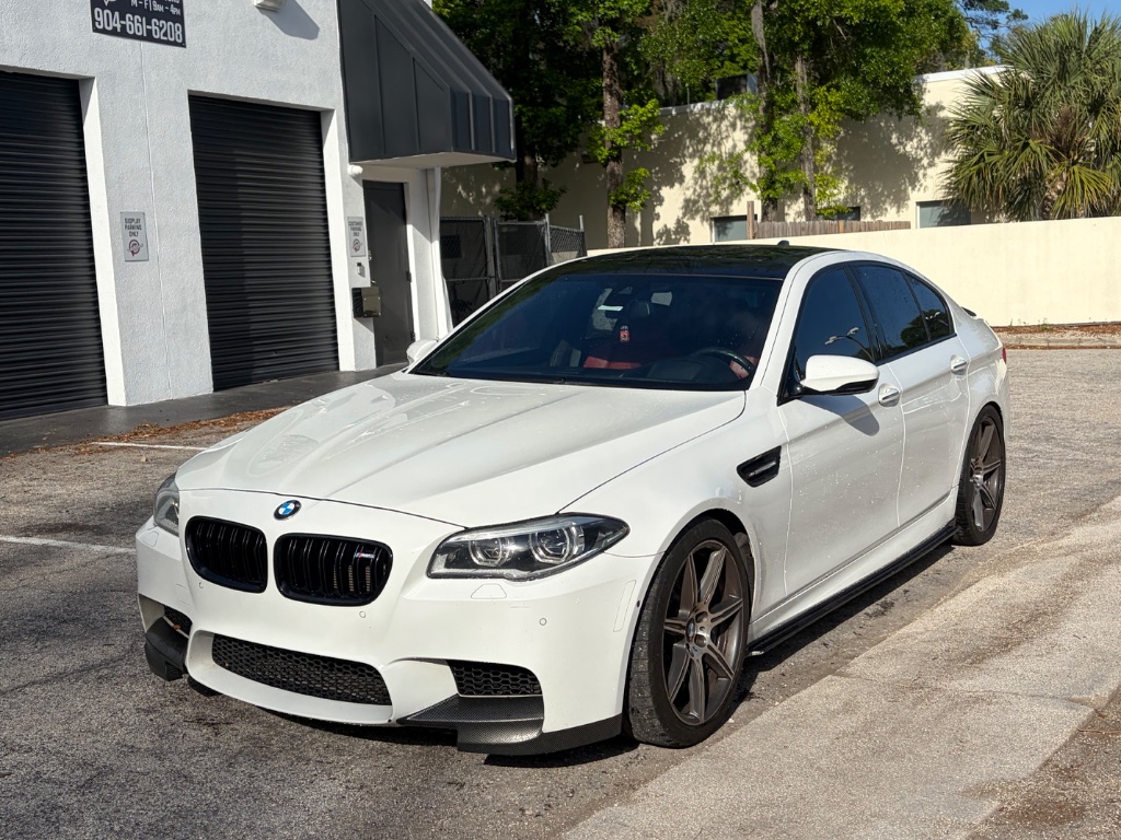White 2015 BMW M5 RWD Sedan Rear-Wheel Drive Automatic