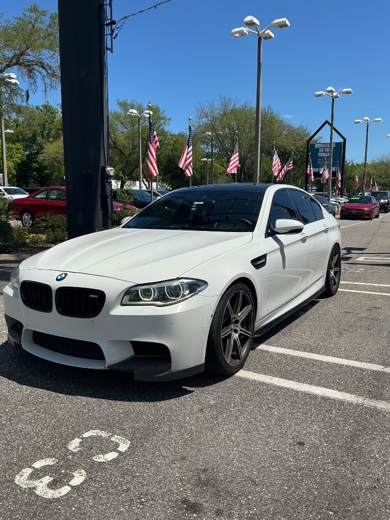 White 2015 BMW M5 RWD Sedan Rear-Wheel Drive Automatic