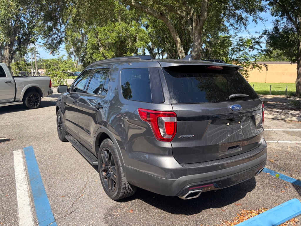 2017 Ford Explorer - $14,999
