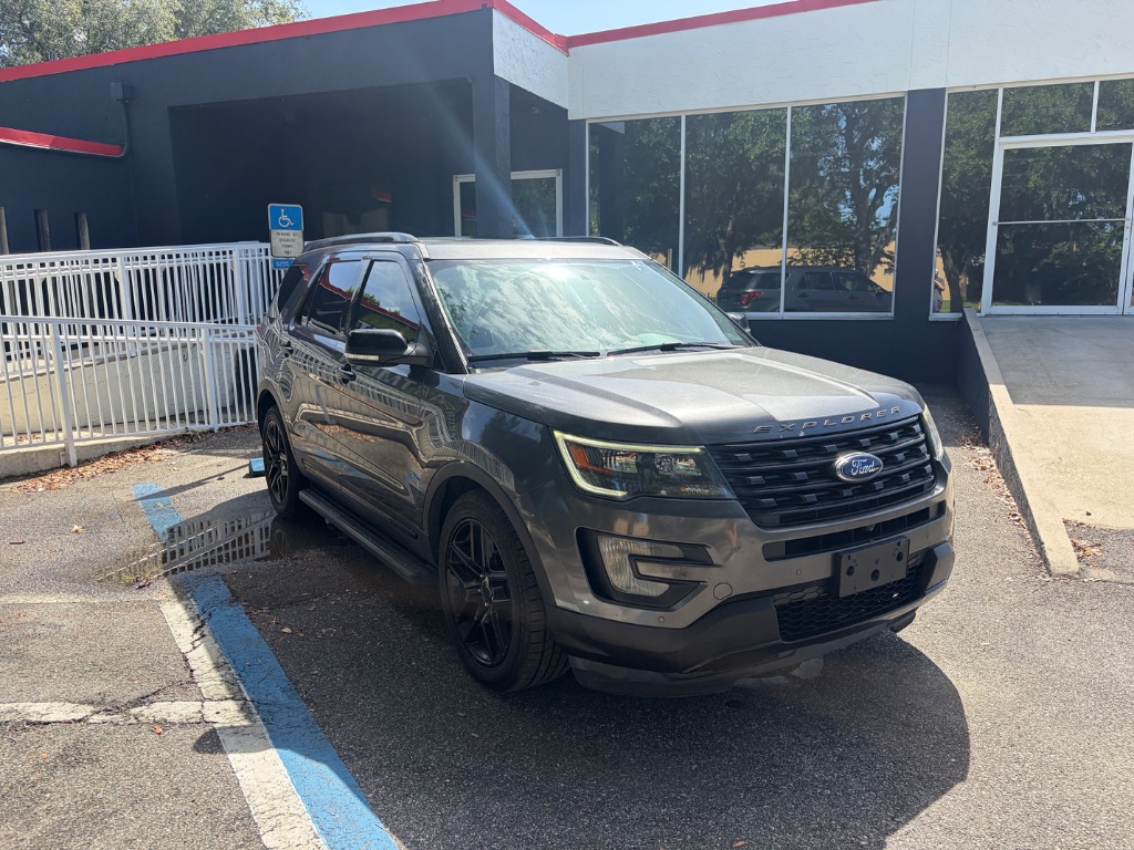 2017 Ford Explorer - $14,999