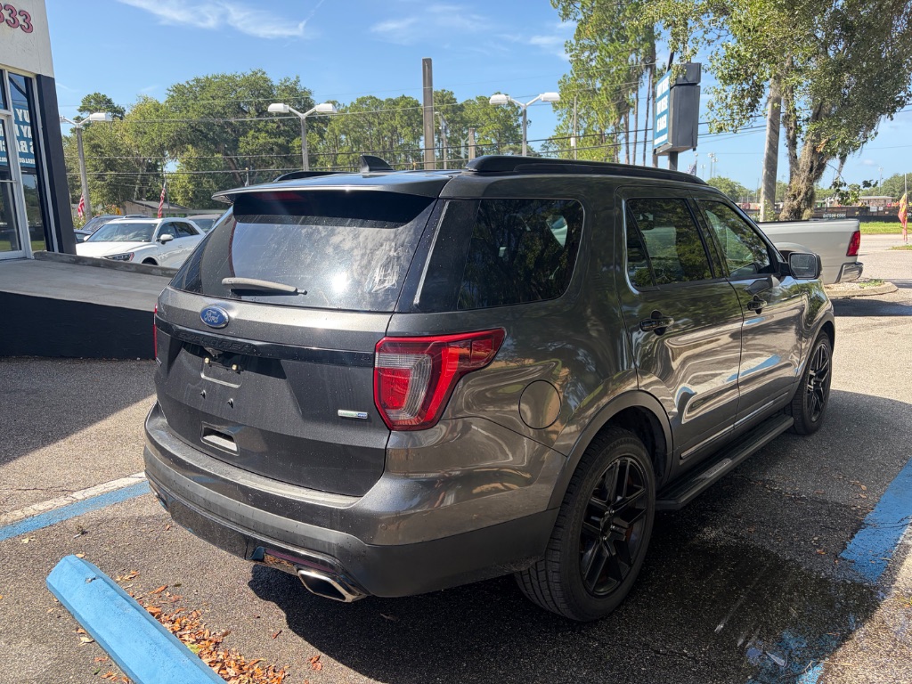 2017 Ford Explorer - $14,999