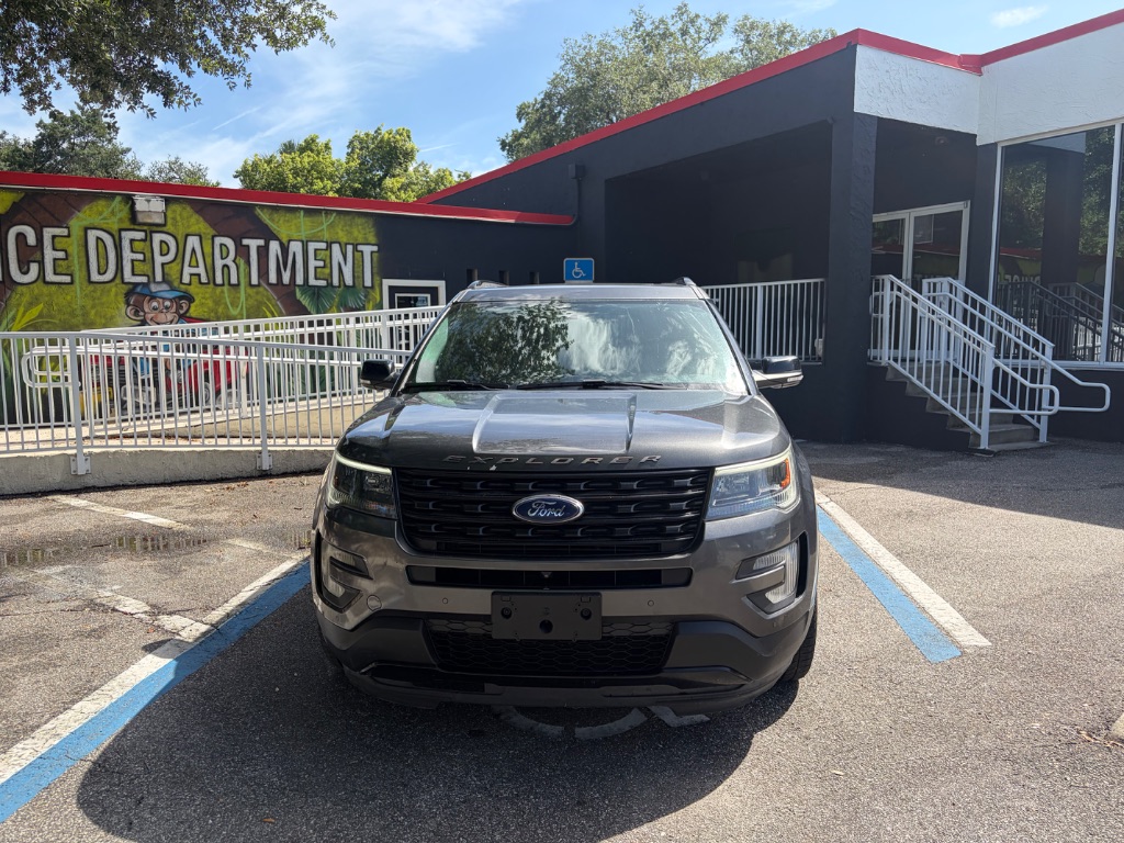 2017 Ford Explorer - $14,999