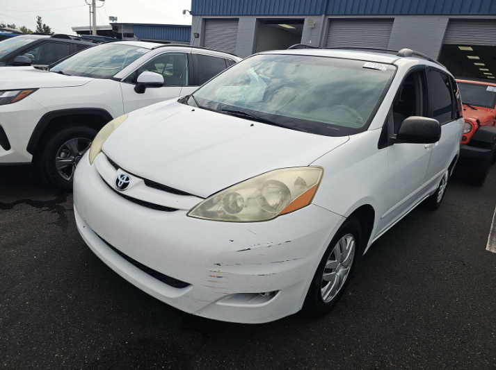 2006 Toyota Sienna - $9,999