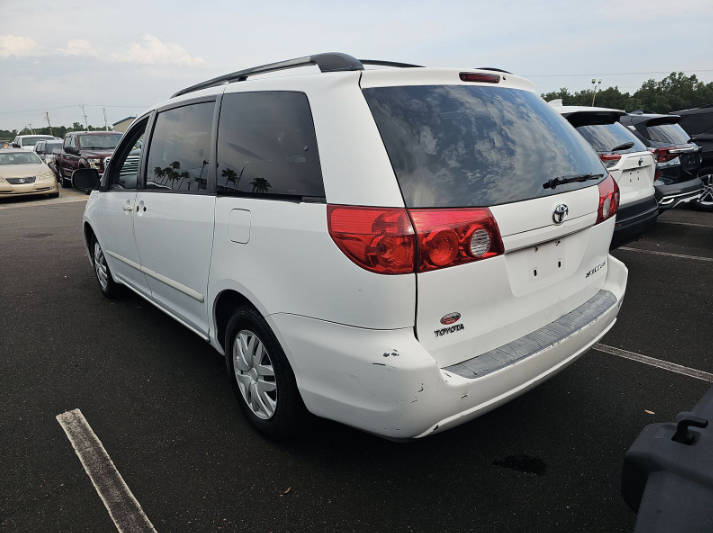 2006 Toyota Sienna - $9,999