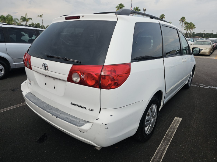 2006 Toyota Sienna - $9,999