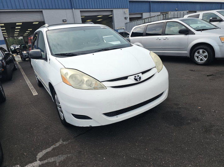 2006 Toyota Sienna - $9,999