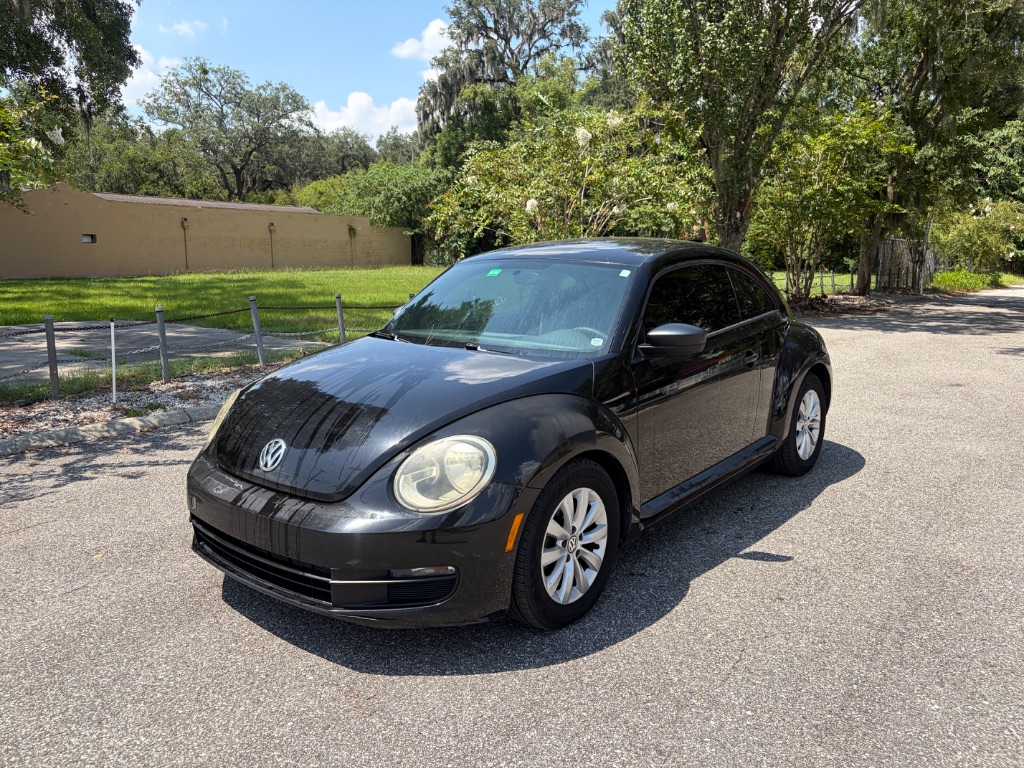 2014 Volkswagen Beetle - $10,999