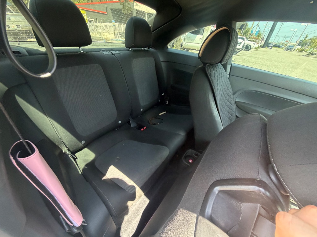 2014 Volkswagen Beetle - $10,999