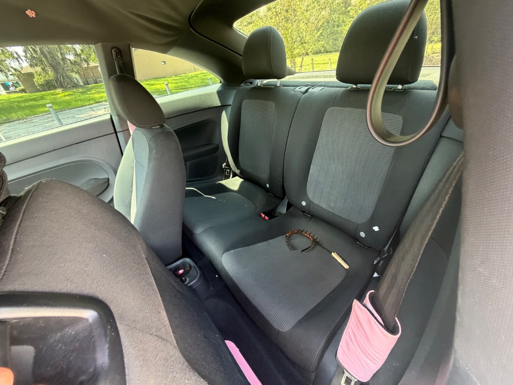 2014 Volkswagen Beetle - $10,999