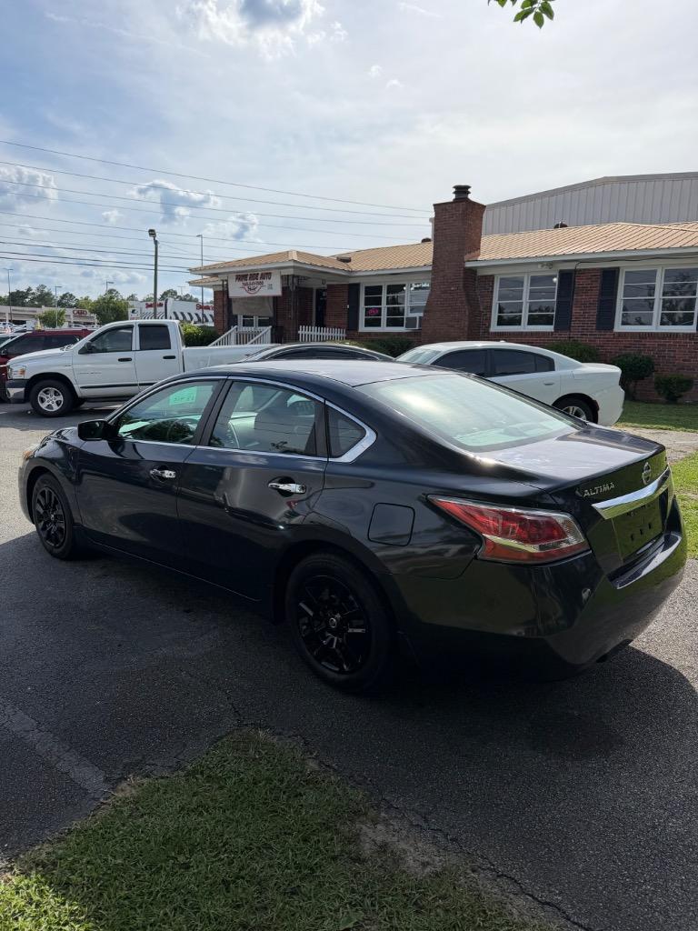 2015 Nissan Altima - $8,900