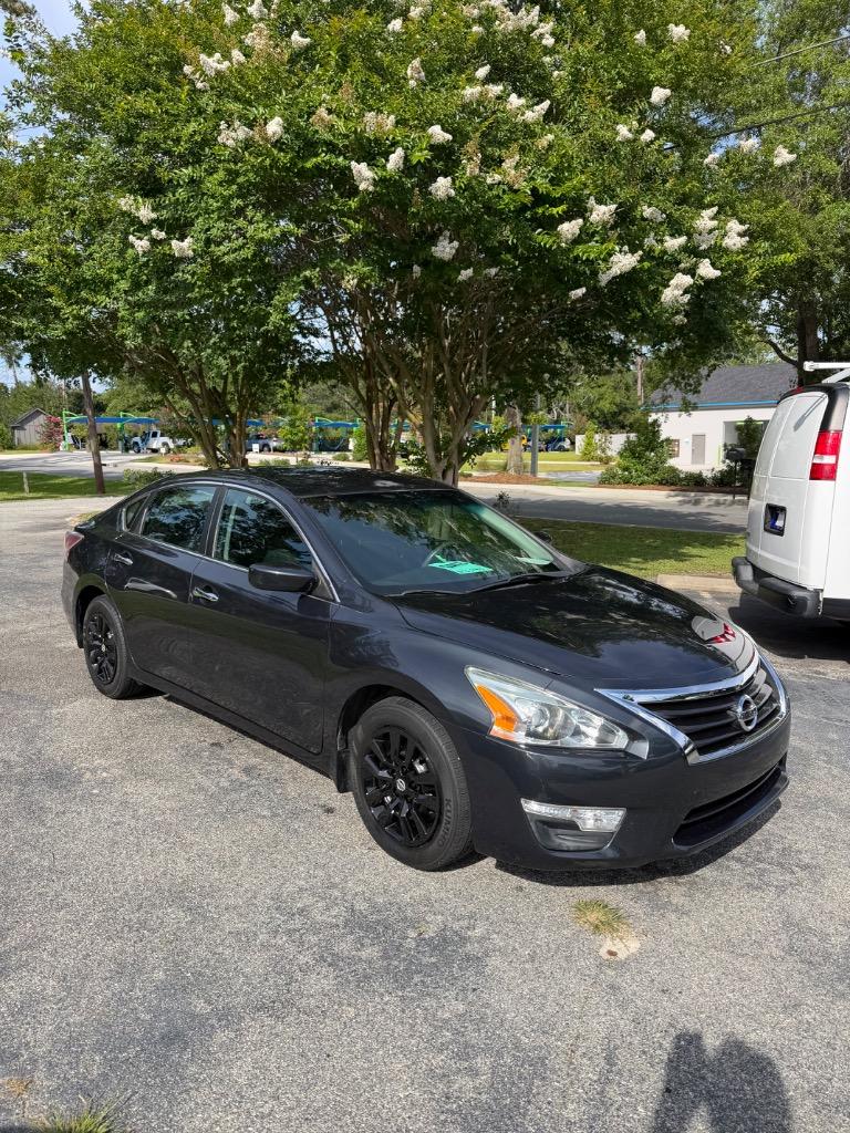 2015 Nissan Altima - $8,900