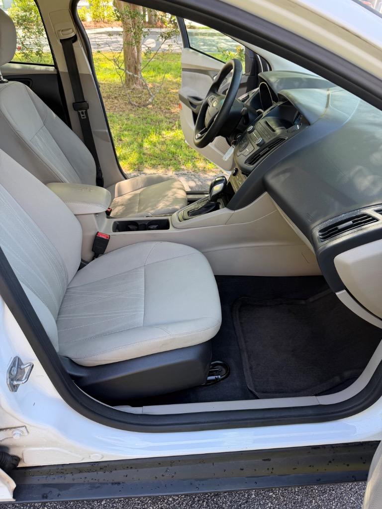2015 Ford Focus - $5,900