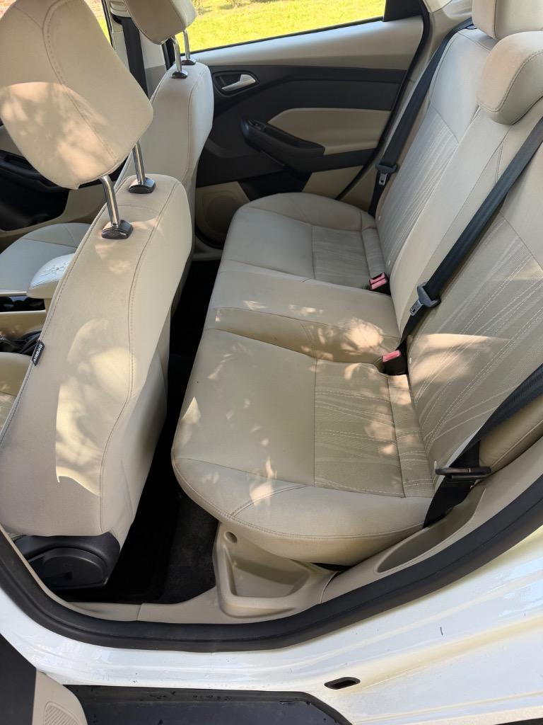 2015 Ford Focus - $5,900