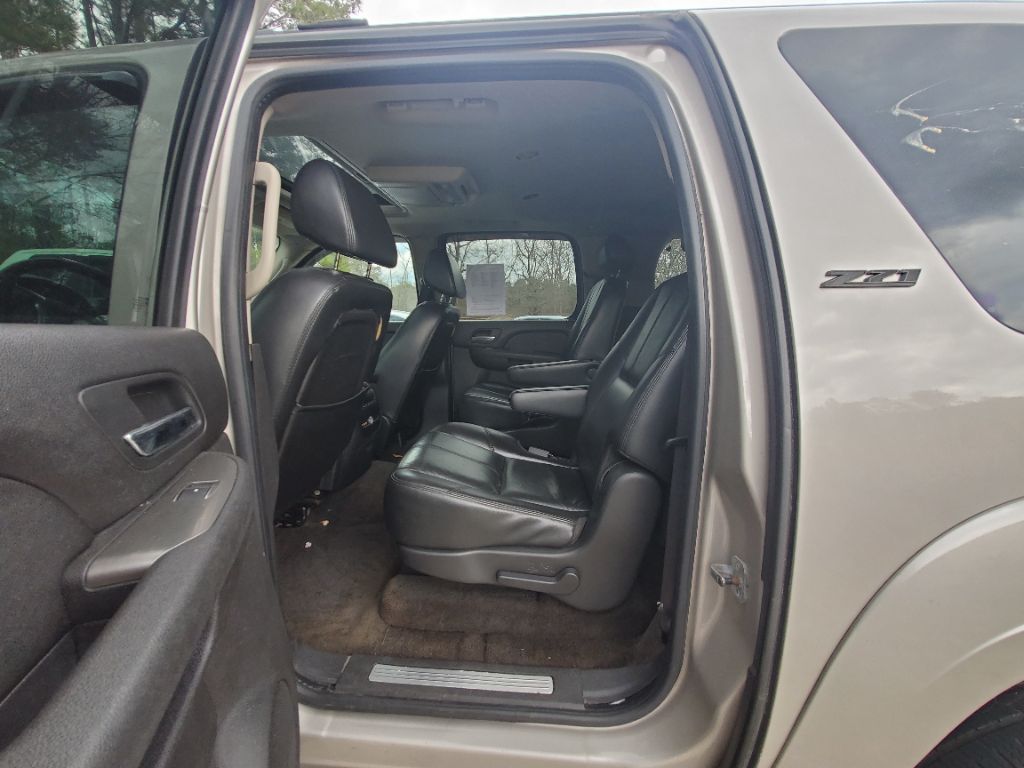 2007 Chevrolet Suburban - $5,990