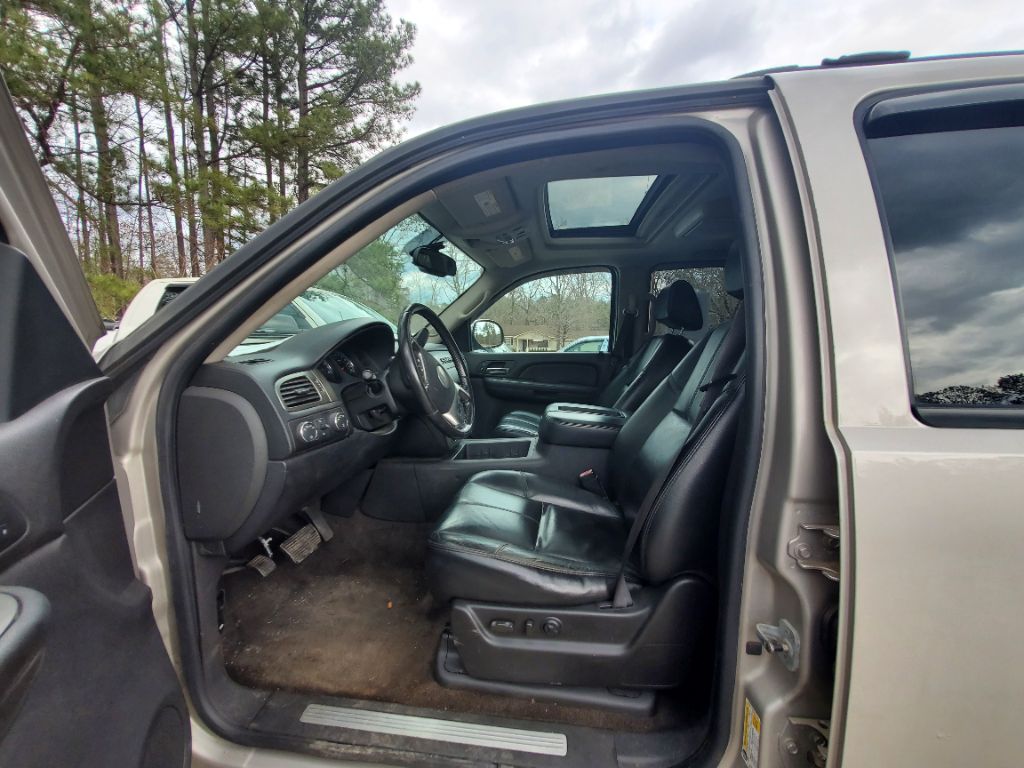 2007 Chevrolet Suburban - $5,990
