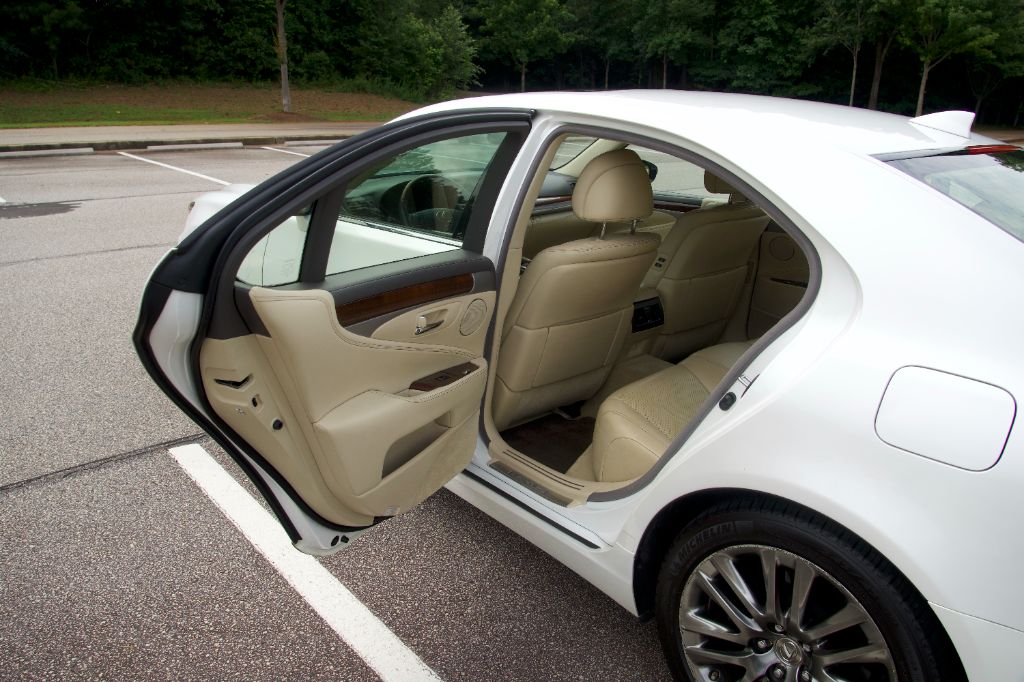 2017 Lexus LS - $22,990