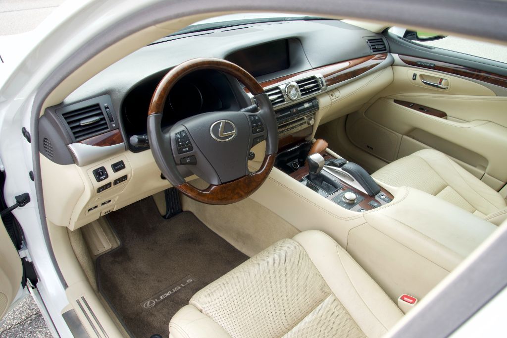 2017 Lexus LS - $22,990