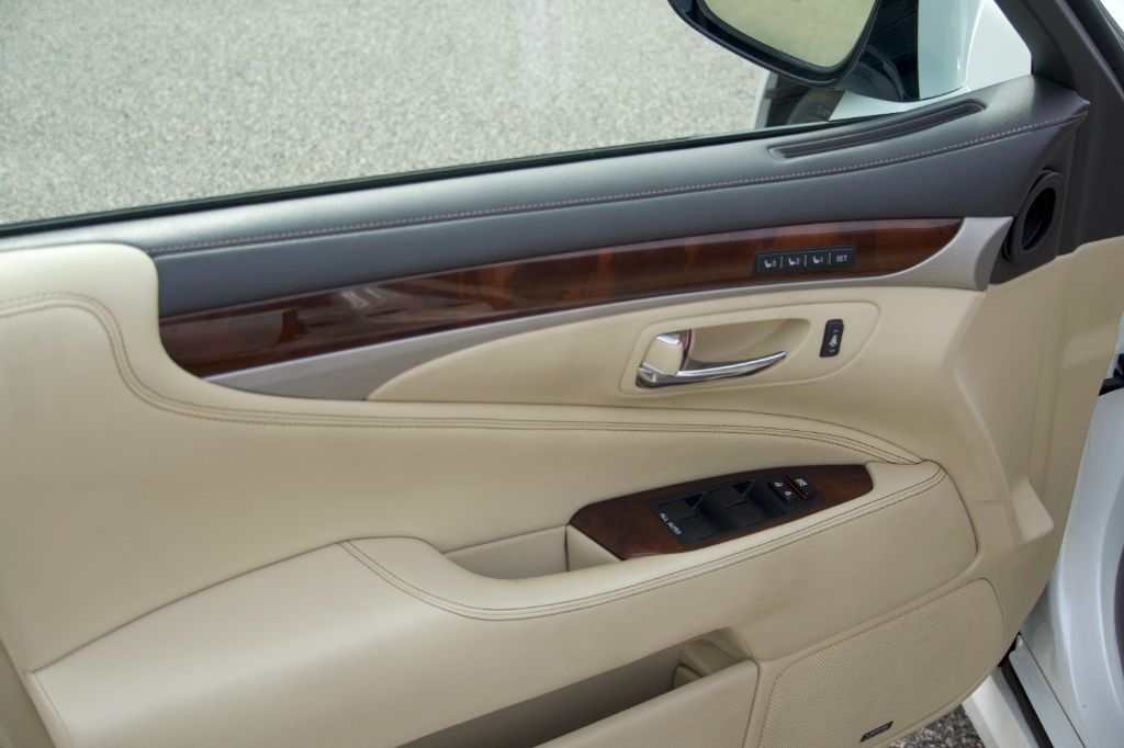 2017 Lexus LS - $22,990