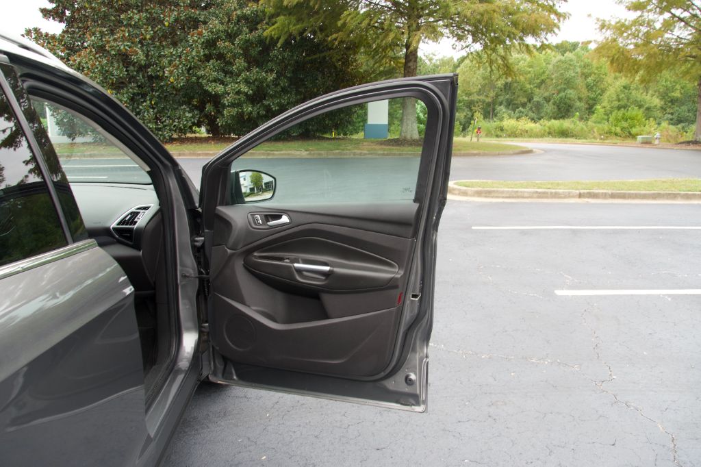 2013 Ford Escape - $8,999