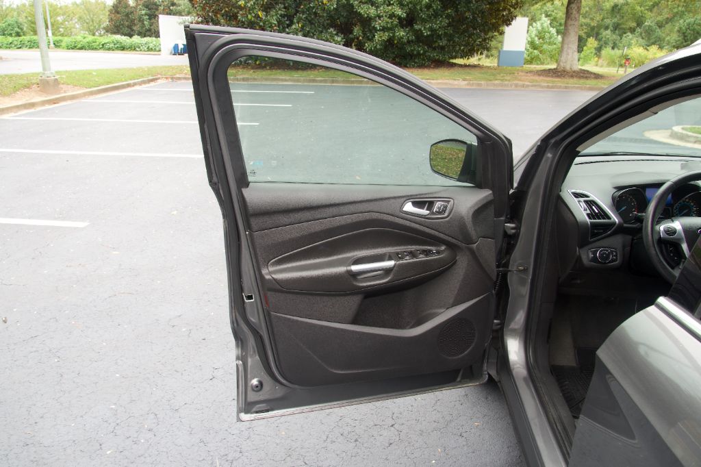 2013 Ford Escape - $8,999