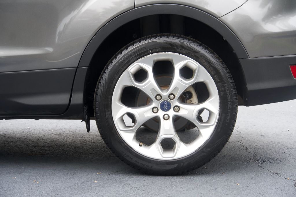 2013 Ford Escape - $8,999