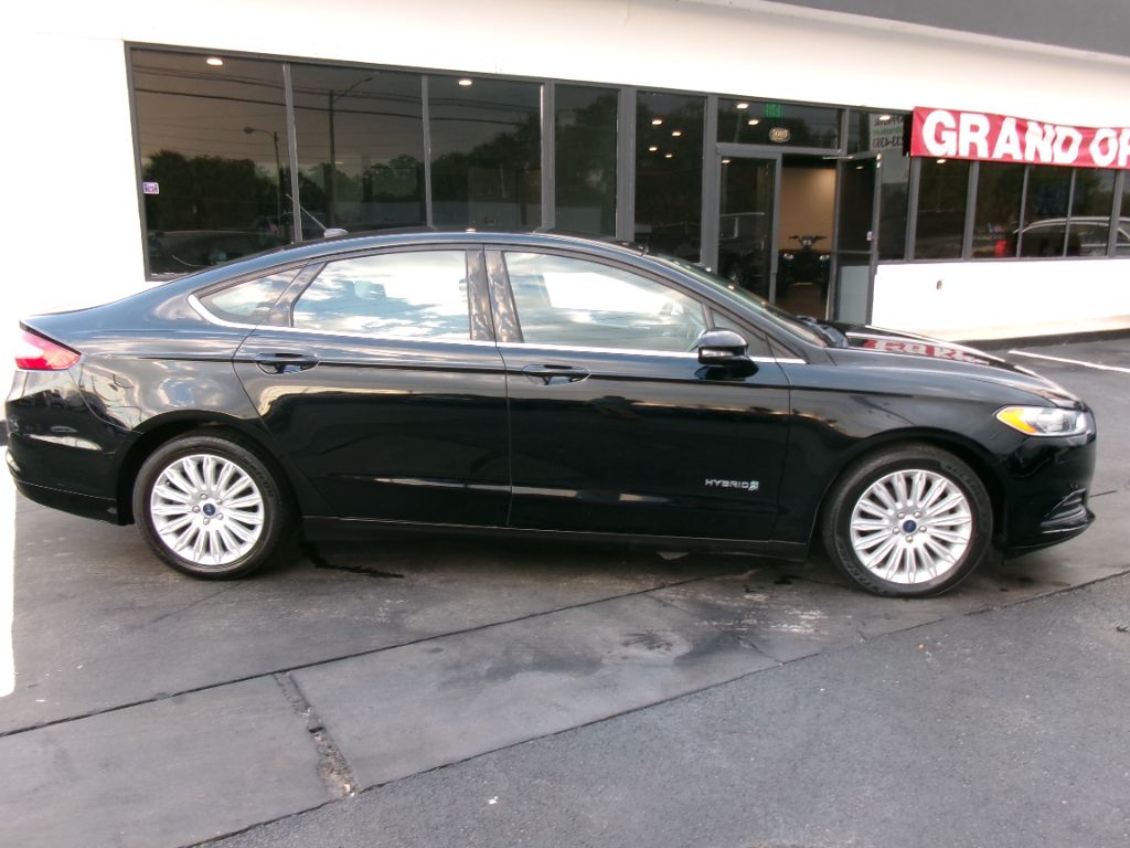 2016 Ford Fusion - $8,999