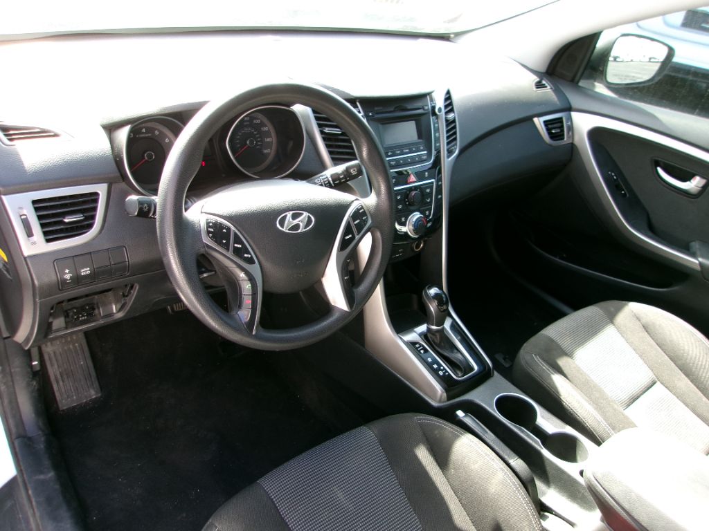 2017 Hyundai Elantra - $8,999