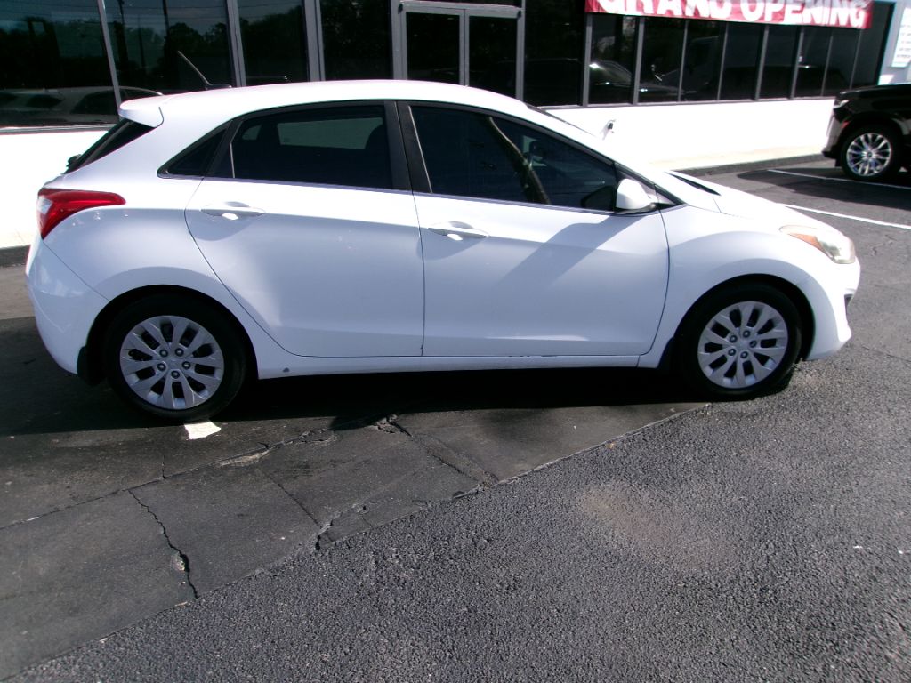 2017 Hyundai Elantra - $8,999