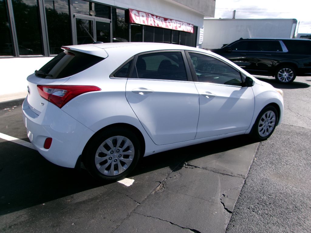 2017 Hyundai Elantra - $8,999