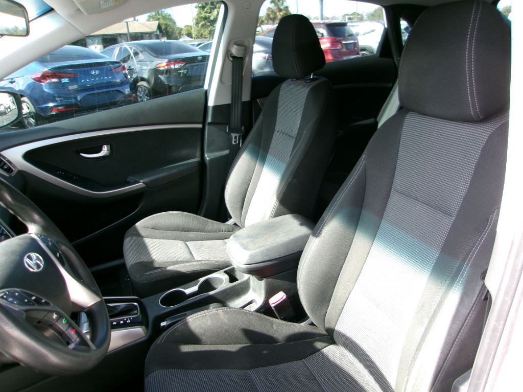 2017 Hyundai Elantra - $8,999