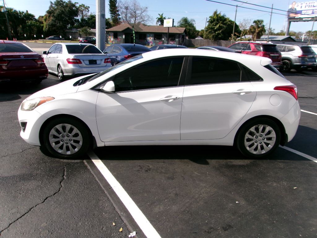 2017 Hyundai Elantra - $8,999