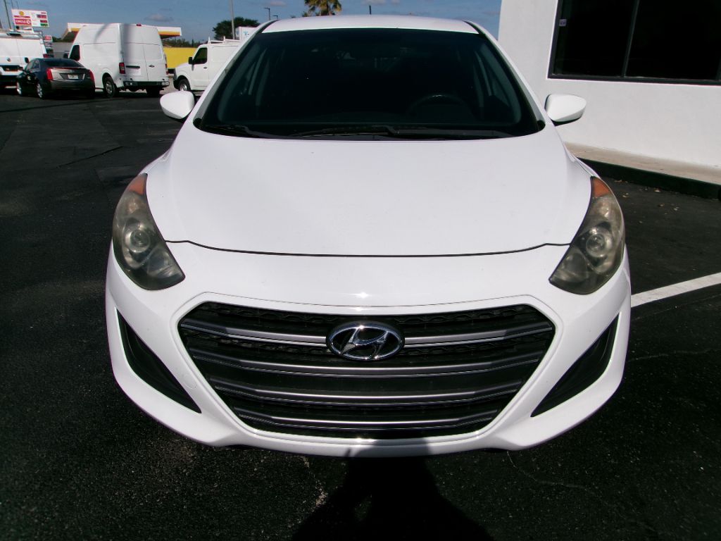 2017 Hyundai Elantra - $8,999