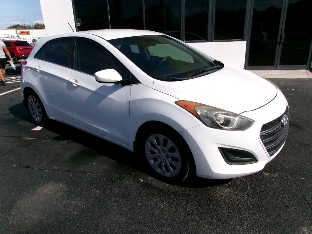 2017 Hyundai Elantra - $8,999
