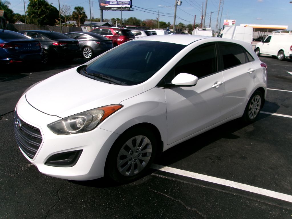 2017 Hyundai Elantra - $8,999