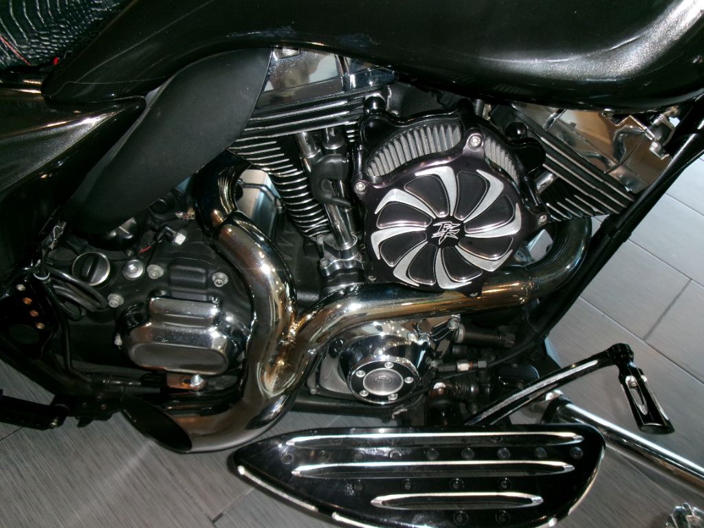 2016 Harley-Davidson Street Glide - $20,999