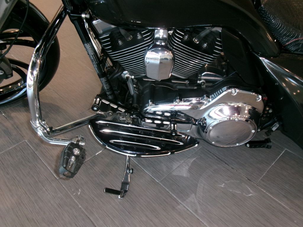 2016 Harley-Davidson Street Glide - $20,999