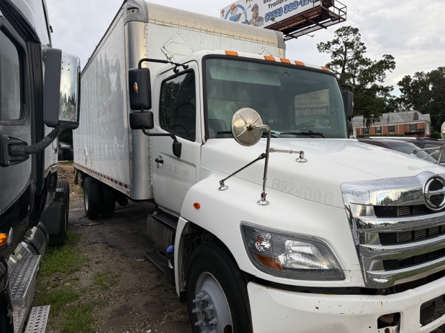 2016 Hino 268 - $24,999