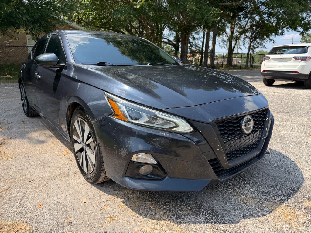 2019 Nissan Altima - $7,900