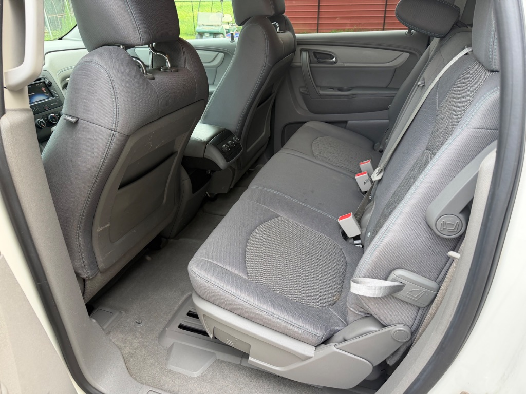 2013 Chevrolet Traverse - $9,900