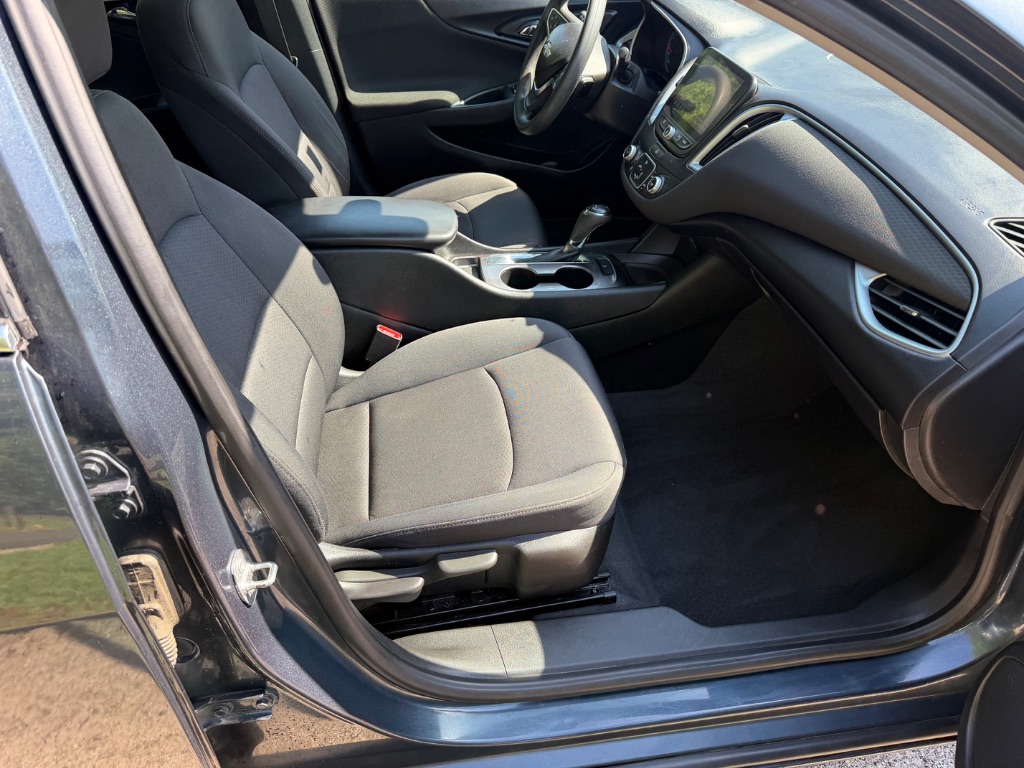 2019 Chevrolet Malibu - $6,900