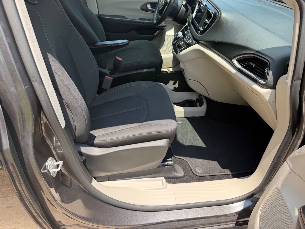 2018 Chrysler Pacifica - $8,900