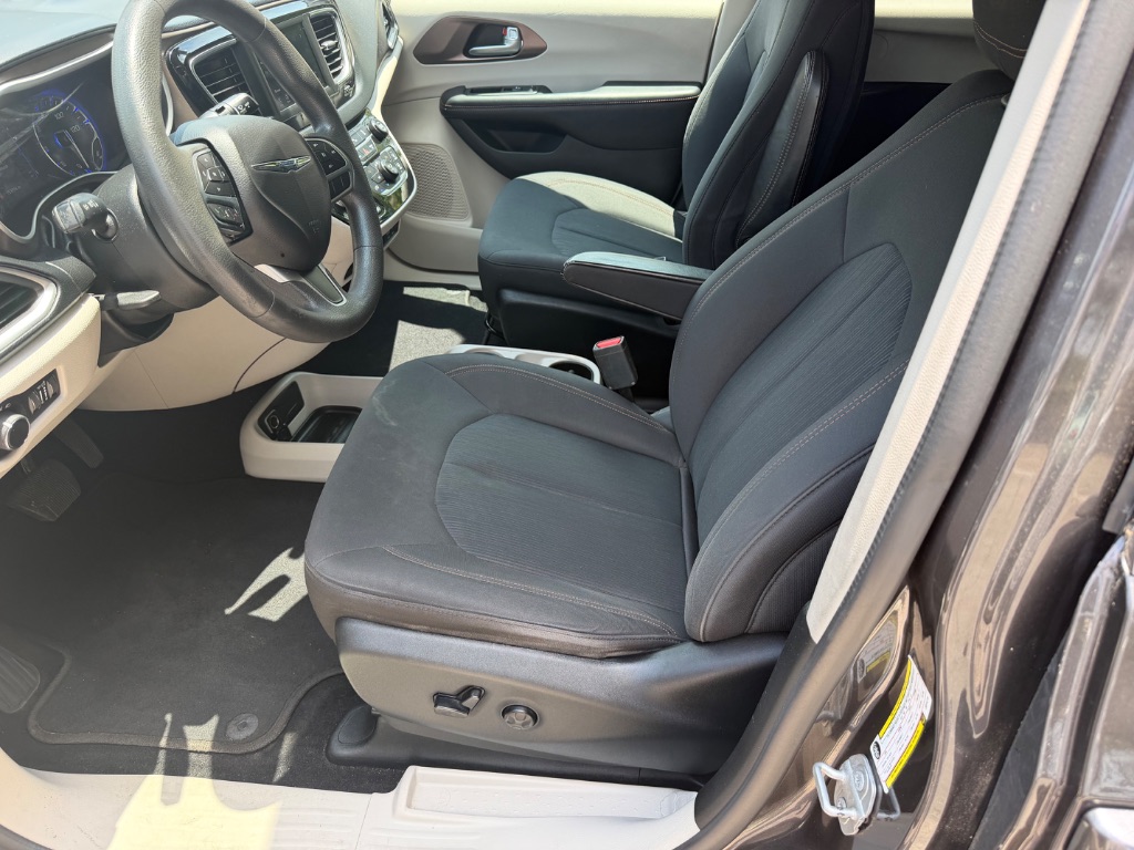 2018 Chrysler Pacifica - $8,900