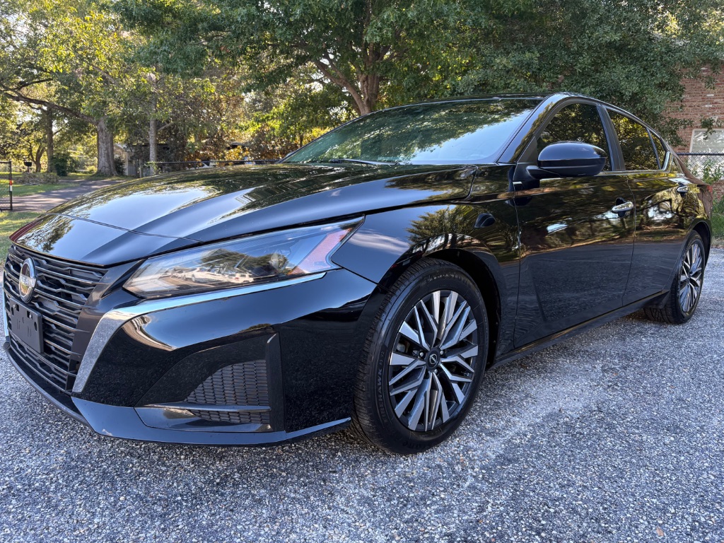 2023 Nissan Altima - $13,500