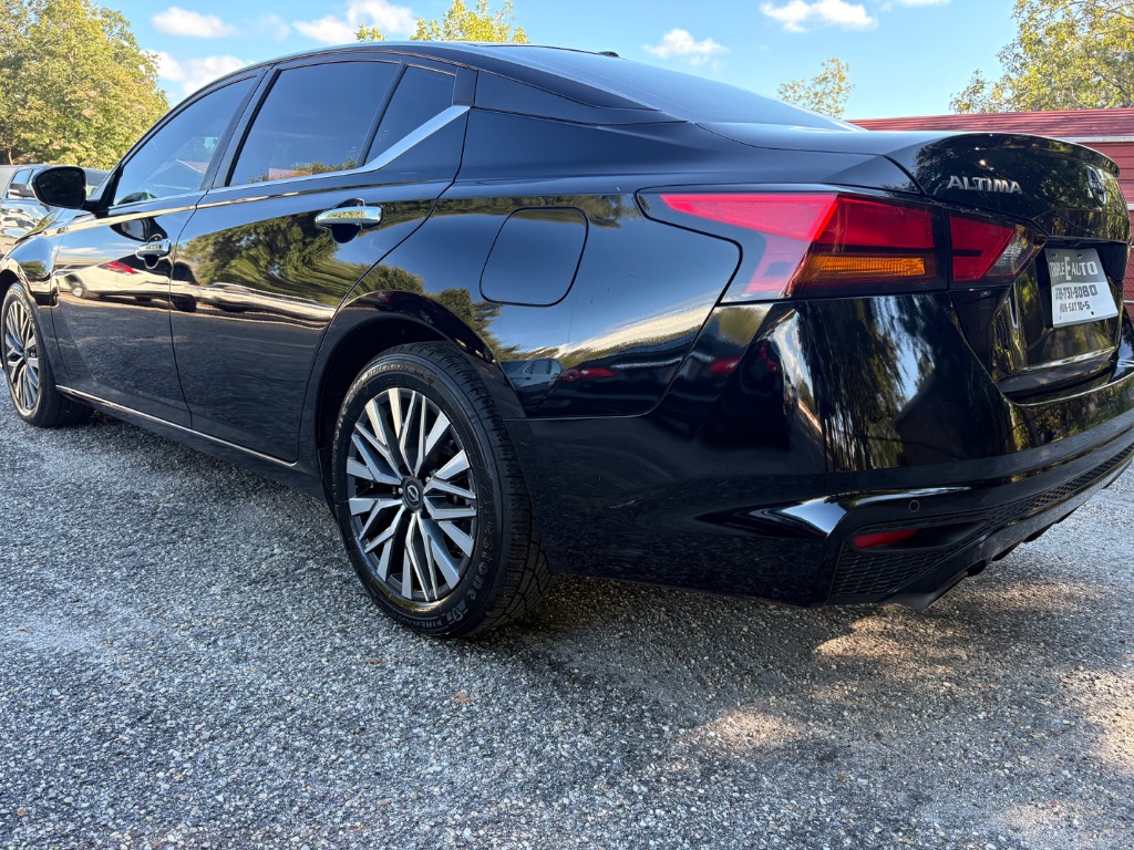 2023 Nissan Altima - $13,500