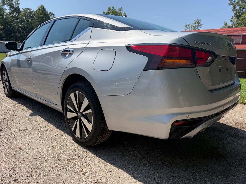 2022 Nissan Altima - $12,500