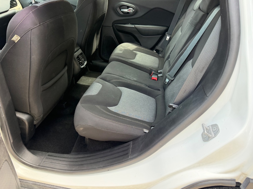2015 Jeep Cherokee - $8,900